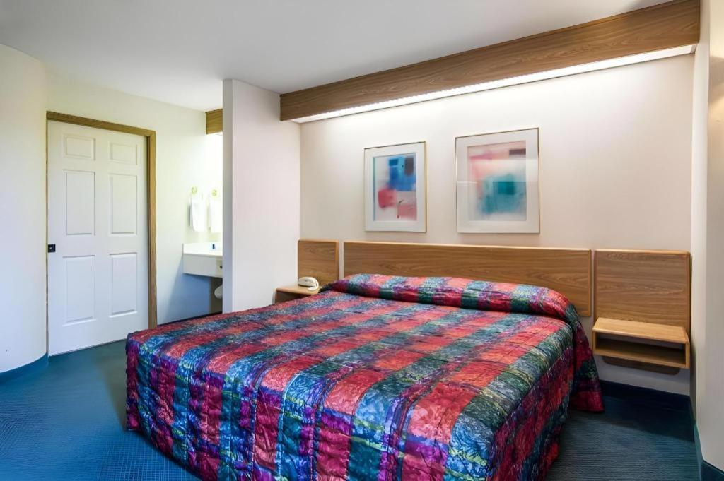 Rodeway Inn Салем Екстериор снимка
