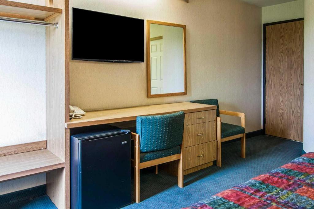 Rodeway Inn Салем Екстериор снимка