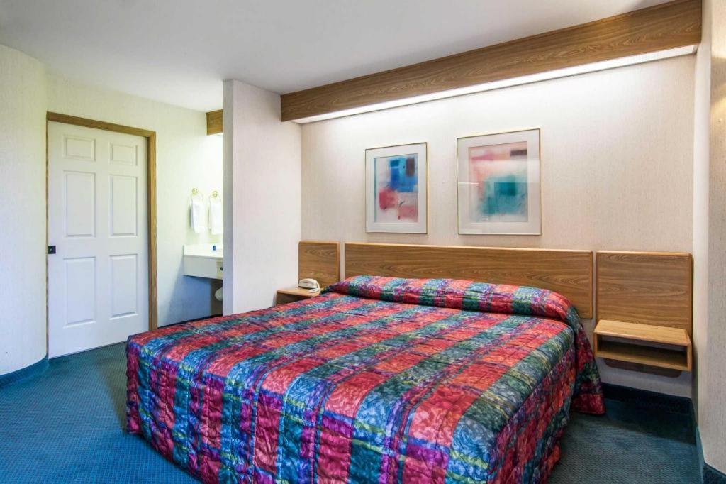 Rodeway Inn Салем Екстериор снимка