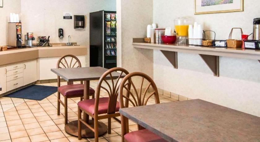 Rodeway Inn Салем Екстериор снимка