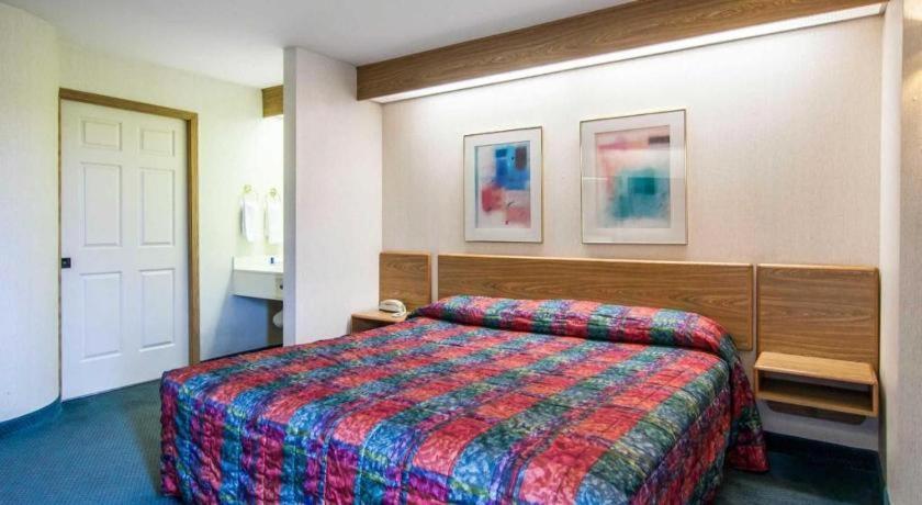 Rodeway Inn Салем Екстериор снимка