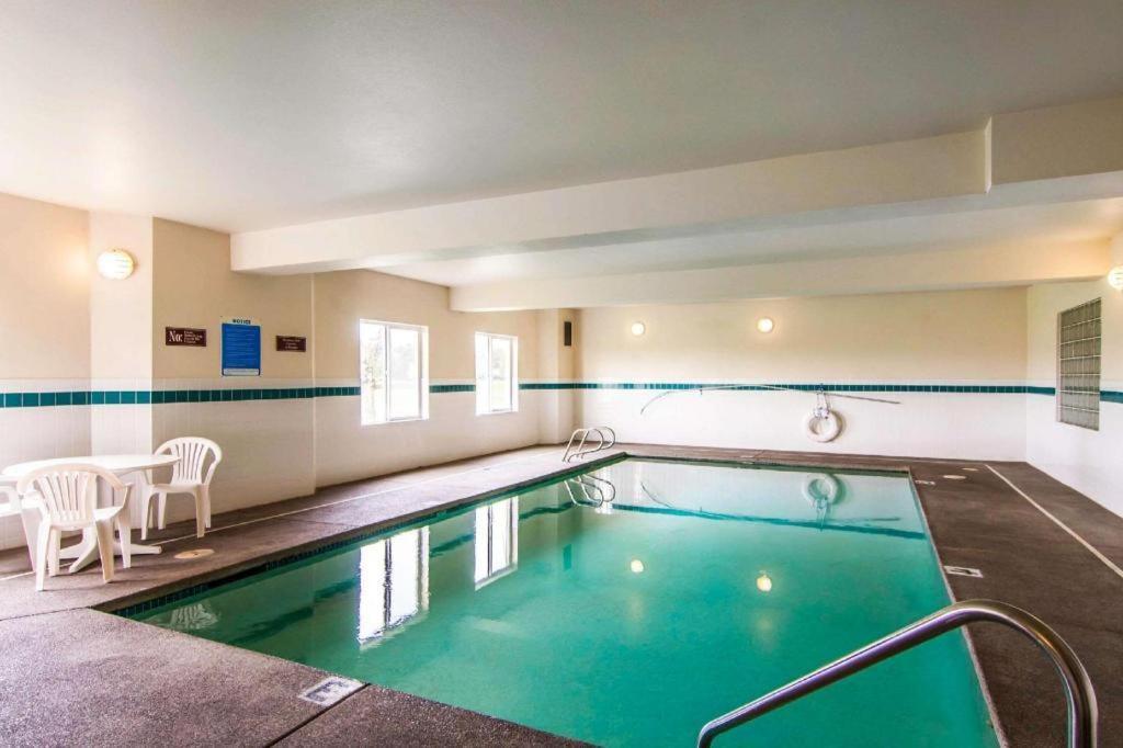 Rodeway Inn Салем Екстериор снимка